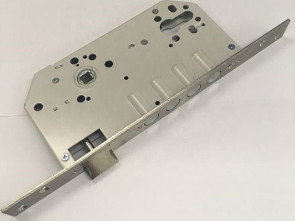 Integrating Window Hardware in Thermally Broken Door Profiles 2 Integrating Window Hardware 1