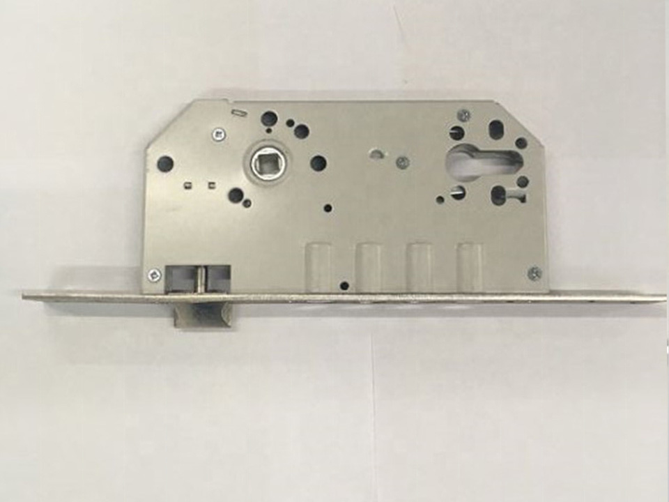 Integrating Window Hardware in Thermally Broken Door Profiles 3 Integrating Window Hardware