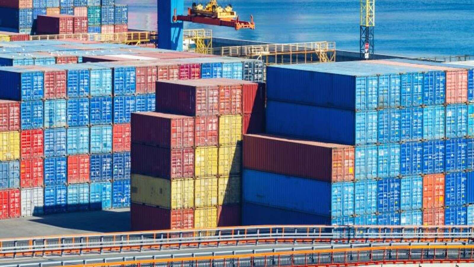 中国調達と地域調達:あなたのビジネスに合うハードウェア供給モデルは?3 China vs Regional Sourcing Which Hardware Supply Model Fits Your Business