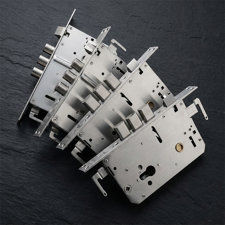 マルチポイント・ロック・システムにおいて、ロックポイントは多ければ多いほど良いのか?3 Multi-Point Lock